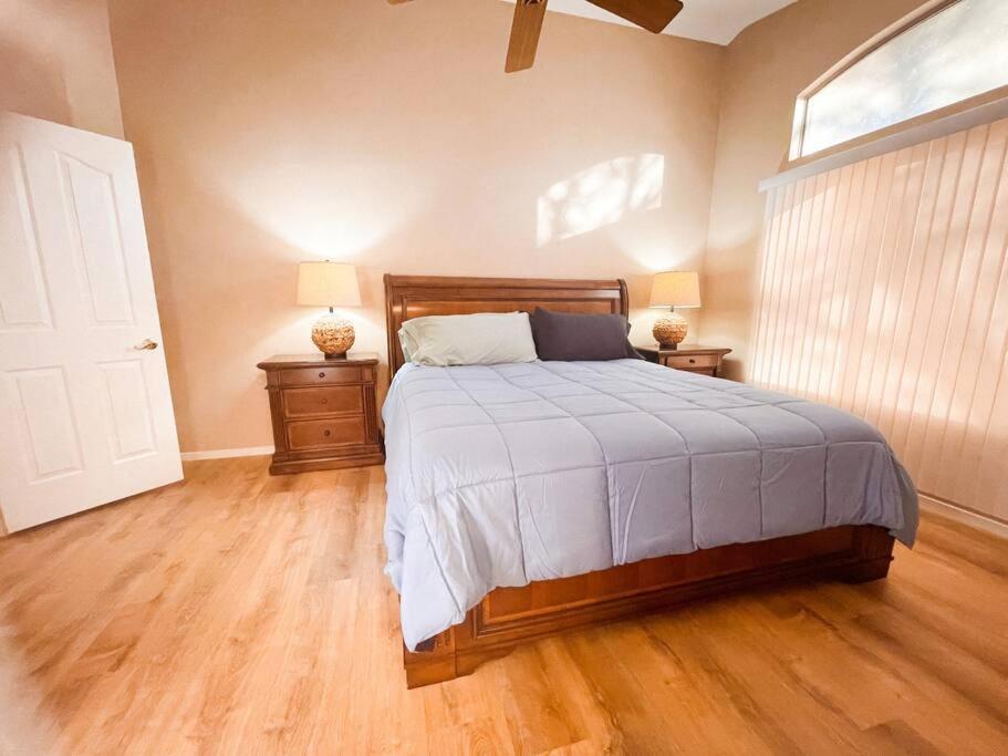 Sparkling Book Now! Minutes To Ap & Lv Strip! Holiday home